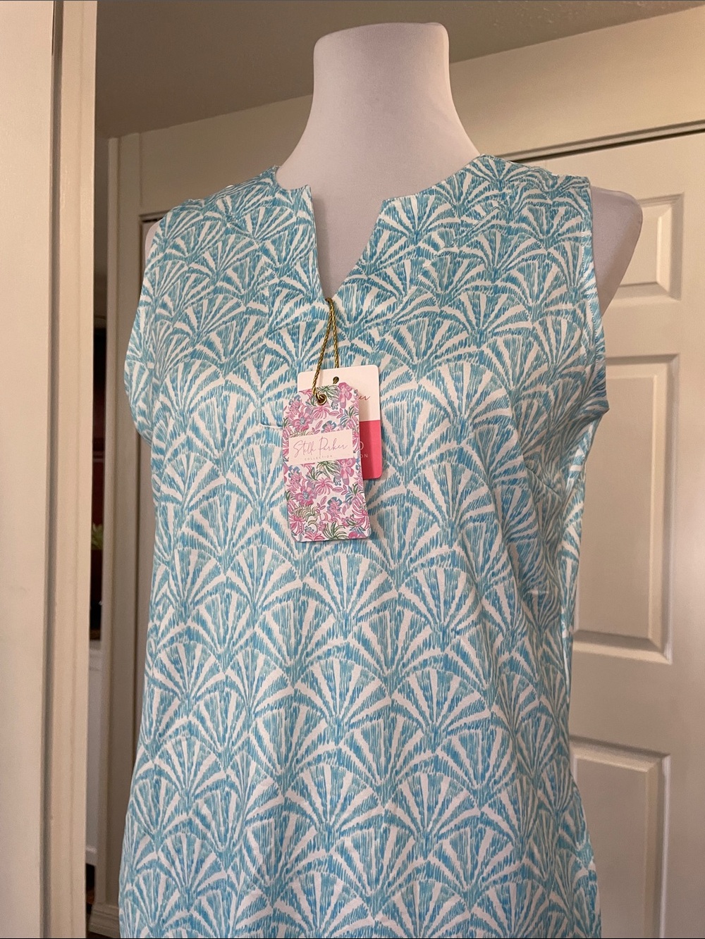 NWT Stella Parker Light Blue Patterned Short Shift Dress. Size M Silky Sheen
